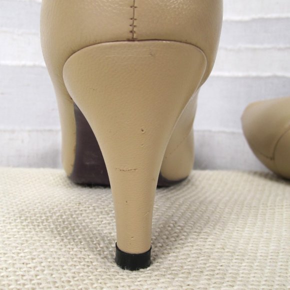 Chromatic Gallerie Nude Smooth Leather Round Toe Pumps - 6 - Picture 7 of 10
